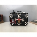 LOUIS VUITTON CRAFTY POCHETTE M